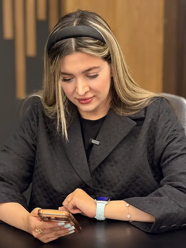 ghazal-looking-at-the-phone